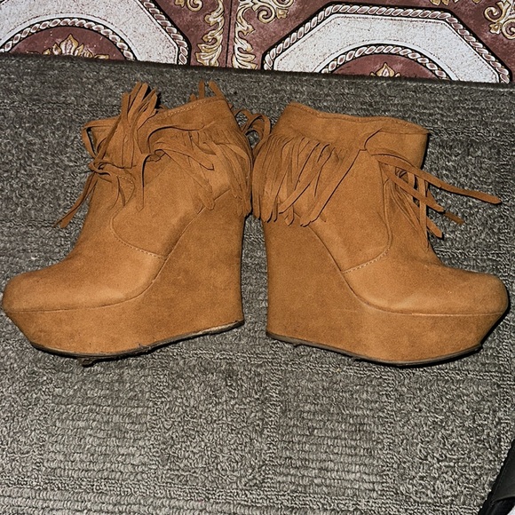 WESTERN STYLE FRINGED DETAILED ANKLE BOOTIES SIZE 6 COLOR TAN Great condition - Picture 3 of 4